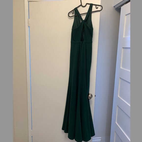 Emerald Green Evening Gown with Twist-Back cut-out - Picture 5 of 5